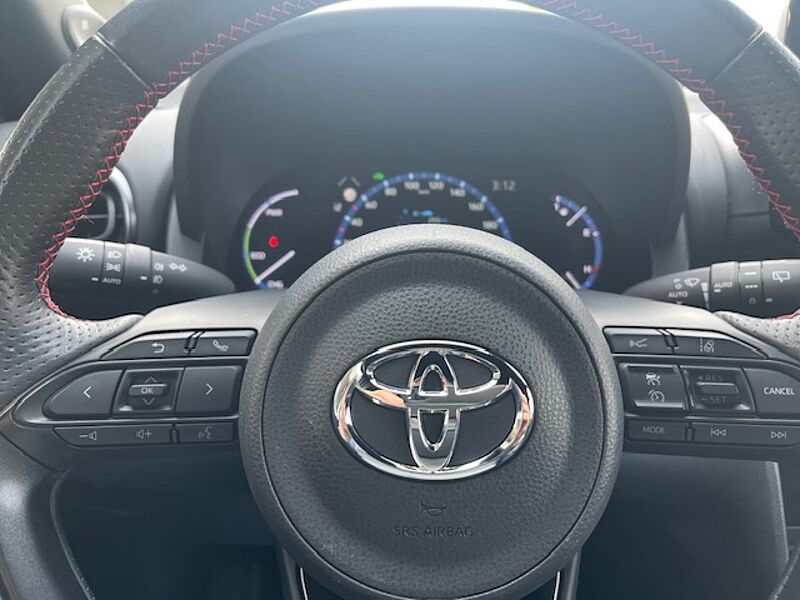 Toyota Yaris Cross 1.5 Hybrid GR Sport - HEAD. , elektr. Heckkl. , LED .. .