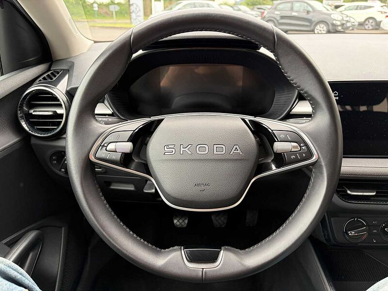 SKODA Fabia 1.0 TSI Young Edt. - SHZ, LED, BT, .. .