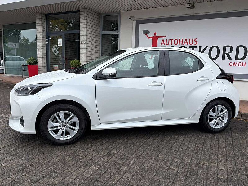 Toyota Yaris 1.5 Comfort - Navi, SHZ, LED, Kam. .. . sehr gepflegt !