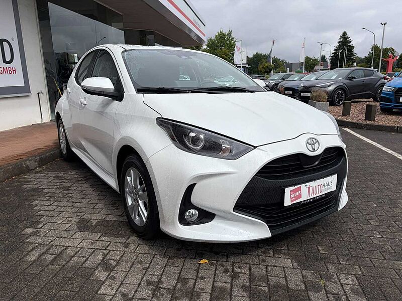 Toyota Yaris 1.5 Comfort - Navi, SHZ, LED, Kam. .. . sehr gepflegt !