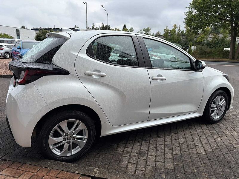 Toyota Yaris 1.5 Comfort - Navi, SHZ, LED, Kam. .. . sehr gepflegt !