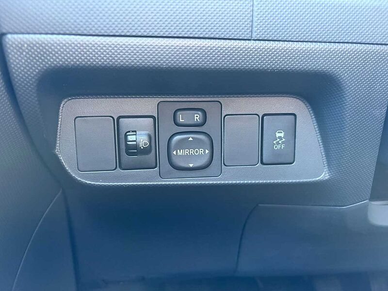 Toyota Auris 1.4 Benzin - 1. Hand (! ), Inspektion & T&Uuml;V neu