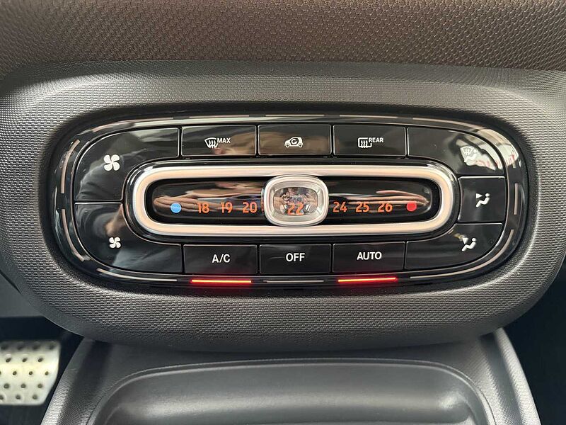 Smart ForTwo PERFECT - Pano. , Navi, SHZ, Kam. .. .