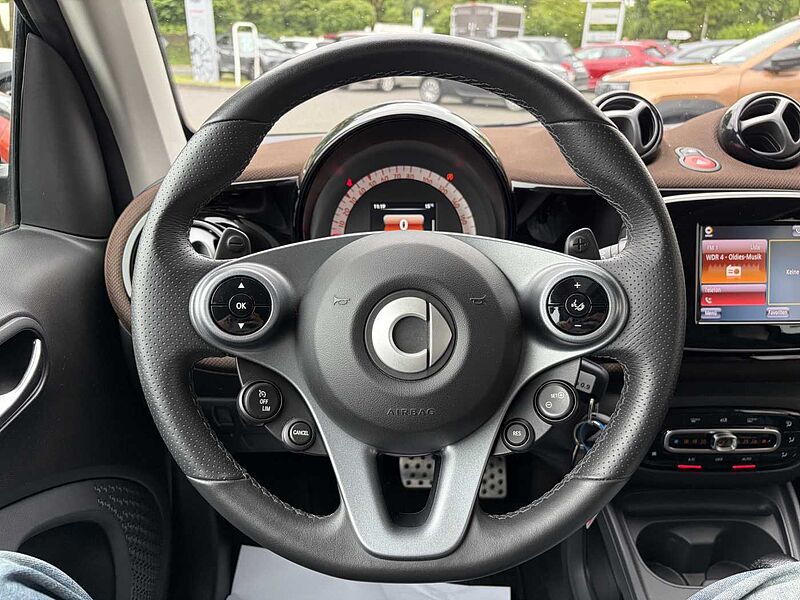 Smart ForTwo PERFECT - Pano. , Navi, SHZ, Kam. .. .
