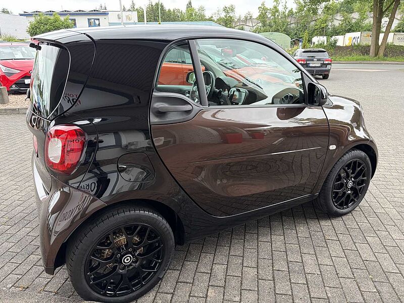 Smart ForTwo PERFECT - Pano. , Navi, SHZ, Kam. .. .