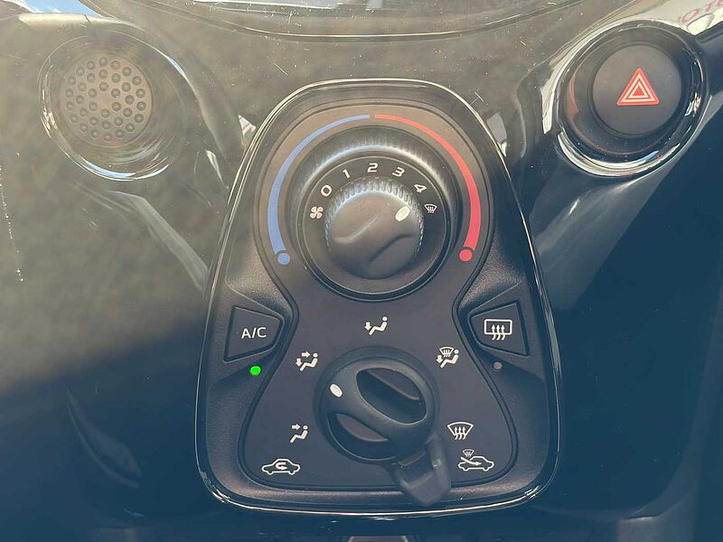 Toyota Aygo X Sky -  Navi, LED, Klima, SZ, Alu, CAM