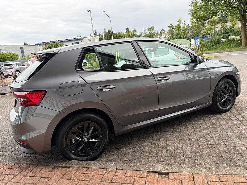 SKODA Fabia 1.0 TSI Young Edt. - SHZ, LED, BT, .. .