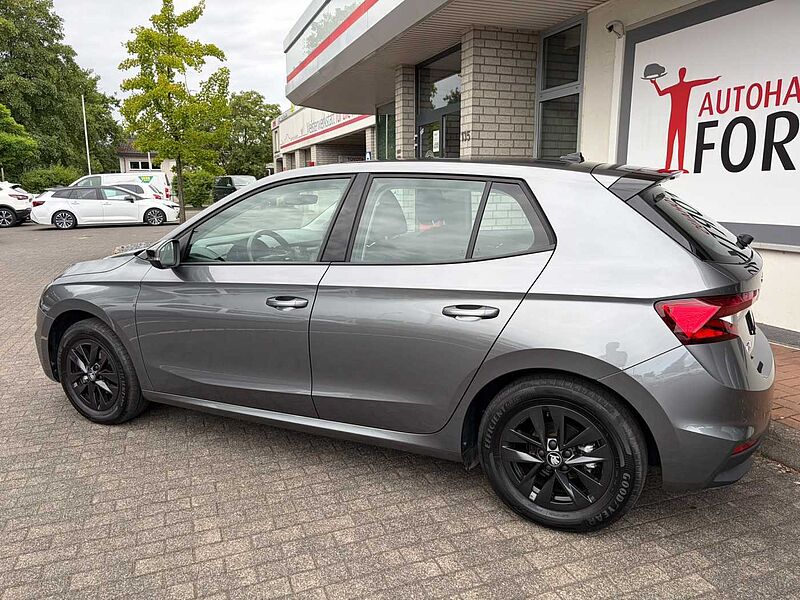 SKODA Fabia 1.0 TSI Young Edt. - SHZ, LED, BT, .. .
