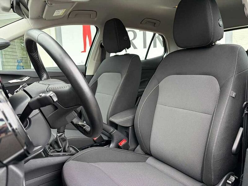 SKODA Fabia 1.0 TSI Young Edt. - SHZ, LED, BT, .. .