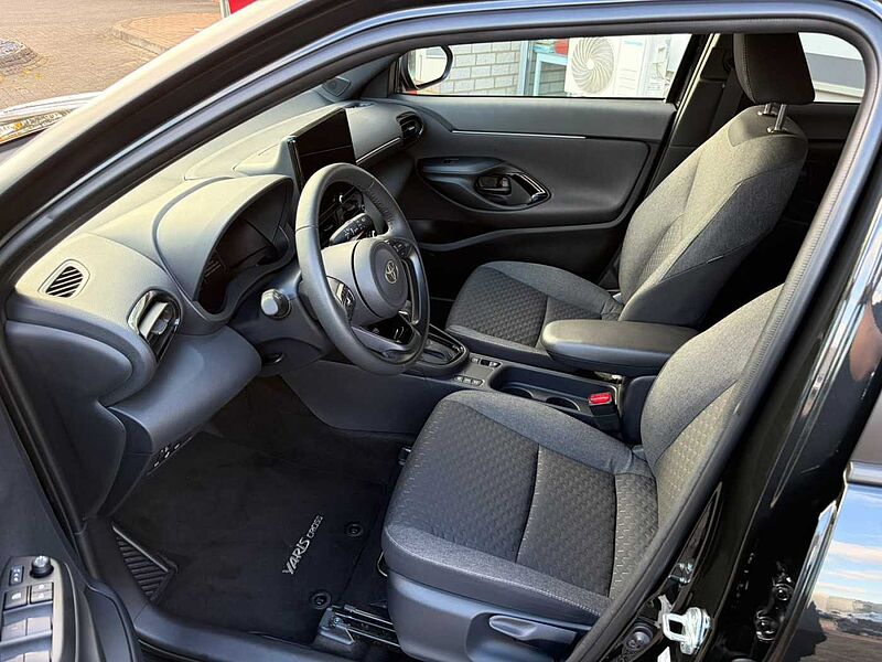 Toyota Yaris Cross ' Teamplayer ' 1.5 Hybrid - Navi, LED, SZ, LH, Alu