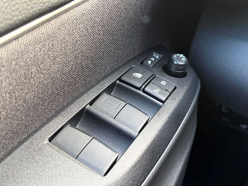 Toyota Yaris Cross ' Teamplayer ' 1.5 Hybrid - Navi, LED, SZ, LH, Alu