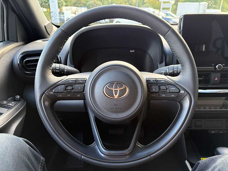Toyota Yaris Cross ' Teamplayer ' 1.5 Hybrid - Navi, LED, SZ, LH, Alu