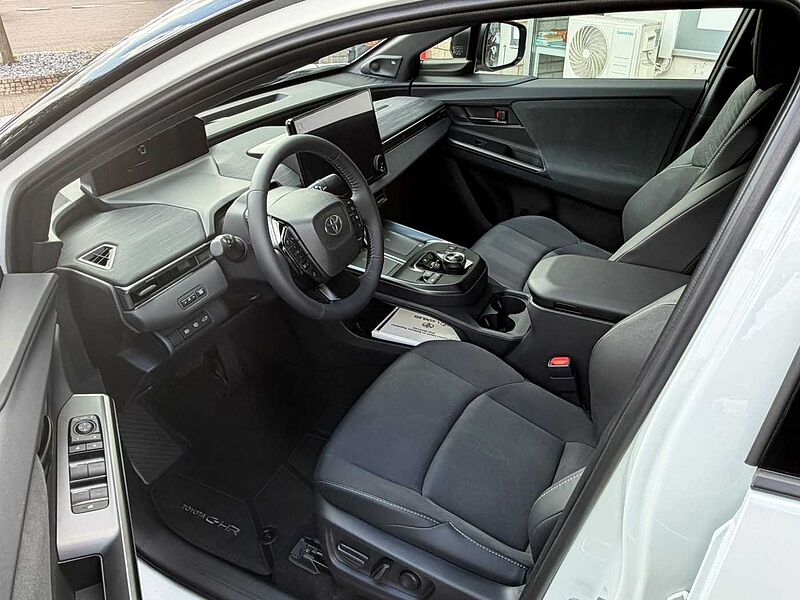 Toyota C-HR + Plus Lounge 4x4 - 77kwh - JBL, Pano. , 360° Kam. , .. .