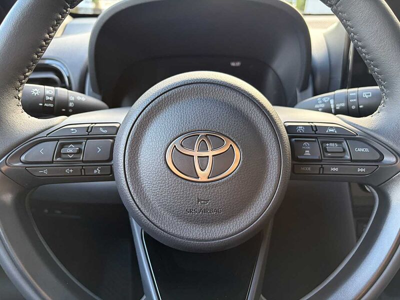 Toyota Yaris Cross ' Teamplayer ' 1.5 Hybrid - Navi, LED, SZ, LH, Alu