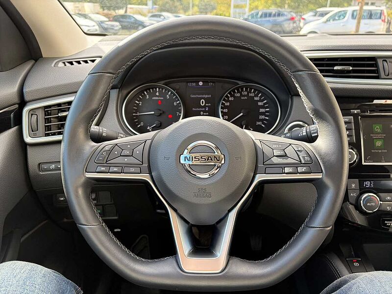 Nissan Qashqai 1.3 DIG-T DCT N-CONNECTA - Navi, Pano, PDC