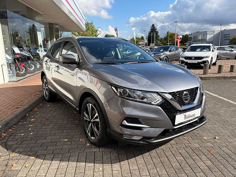 Nissan Qashqai 1.3 DIG-T DCT N-CONNECTA - Navi, Pano, PDC