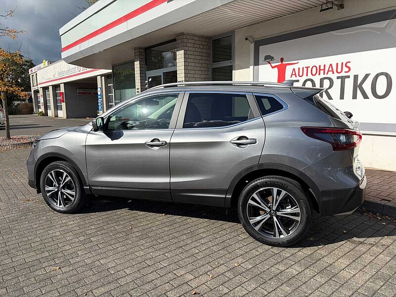 Nissan Qashqai 1.3 DIG-T DCT N-CONNECTA - Navi, Pano, PDC