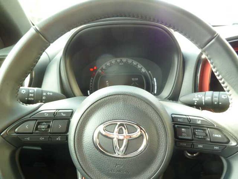 Toyota Aygo X Pulse Edition - LED, Navi, SZ, PDC, Alu 18'