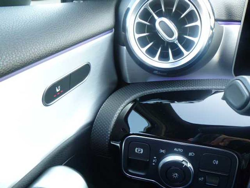 Mercedes-Benz A 200 - Navi, PDC, Kamera, SHZ, LED, Alu